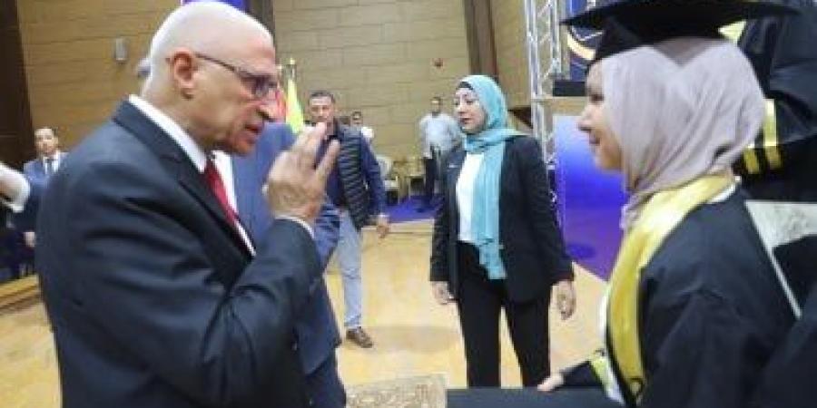 بالدموع.. الأولى على شمال سيناء في الشهادة الإعدادية: والدتي سر تفوقي