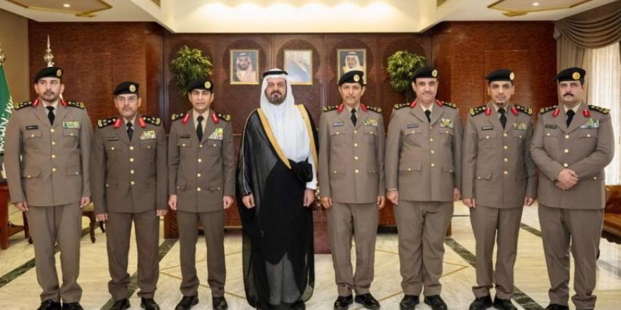 نائب أمير مكة يقلّد عددًا من القيادات الأمنية رتبهم الجديدة