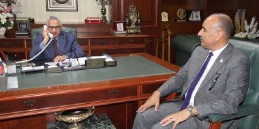 محافظ بنى سويف يهنئ أوائل الشهادة الإعدادية هاتفيا ويشيد بتفوقهم