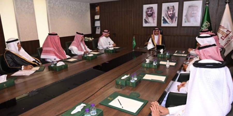 أمين الأحساء يلتقي الفائزين بانتخابات رؤساء الحِرف والمهن ونوابهم