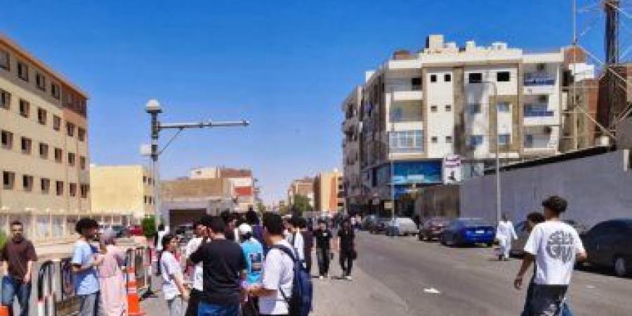 اللغه الأجنبية الثانية ترسم البسمة على وجوه طلاب الثانوية بالغردقة.. فيديو