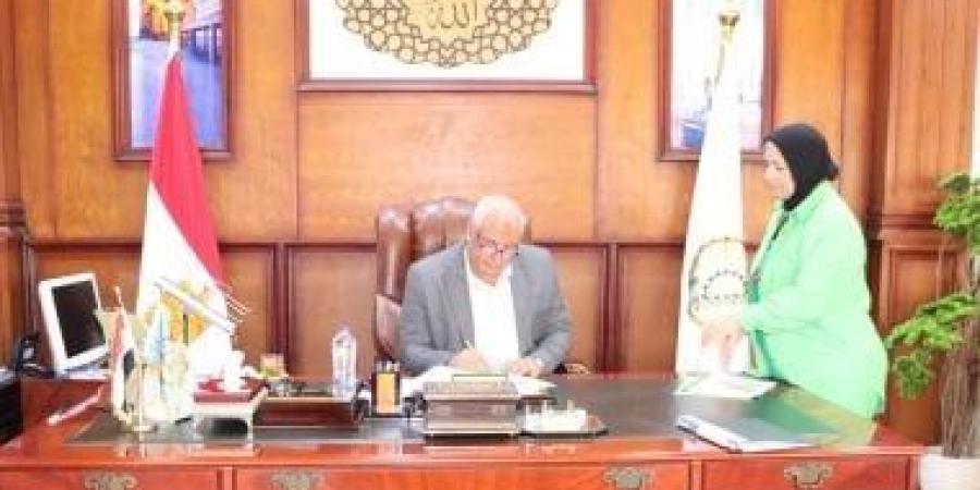 محافظ مطروح يعتمد نتيجة الشهادة الإعدادية بنسبة نجاح 72.3%