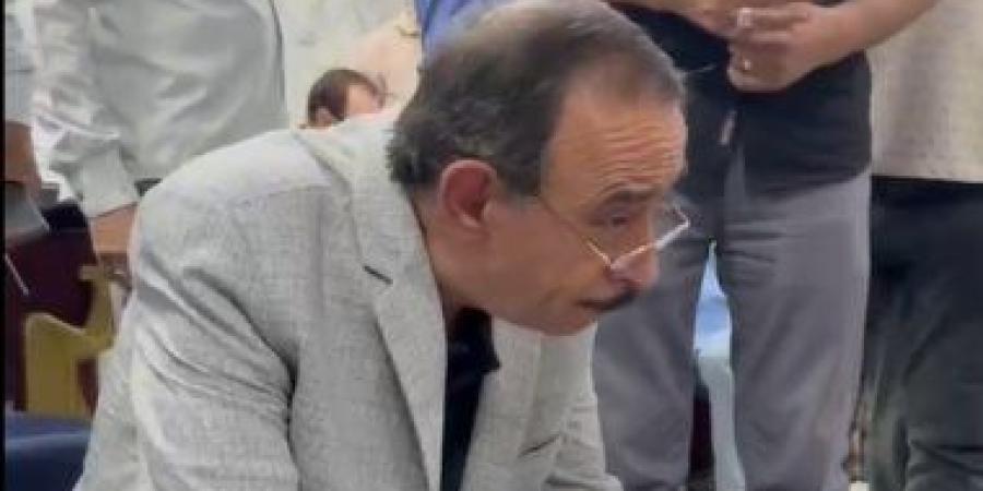 محافظ سوهاج يغادر اللقاء الجماهيري للاستجابة لطلب عمل مواطنيْن من ذوي الإعاقة