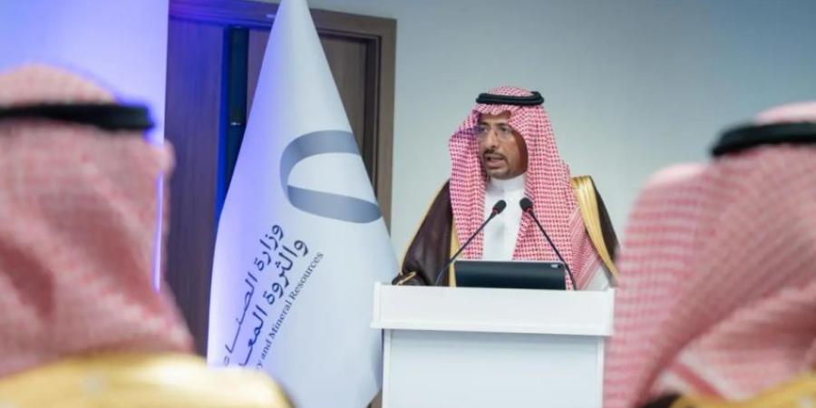وزير الصناعة يرعى حفل اختتام برنامج قمم لتطوير القيادات الواعدة