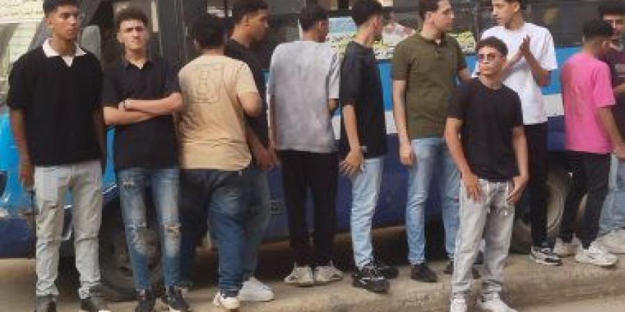 أتوبيسات تنقل طلاب الثانوية من القرى إلى لجان الامتحانات بالمدن.. فيديو
