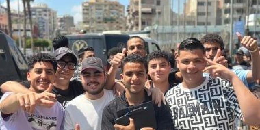اللغة الأجنبية الثانية ترسم الابتسامة على وجوه طلاب الثانوية ببورسعيد.. فيديو