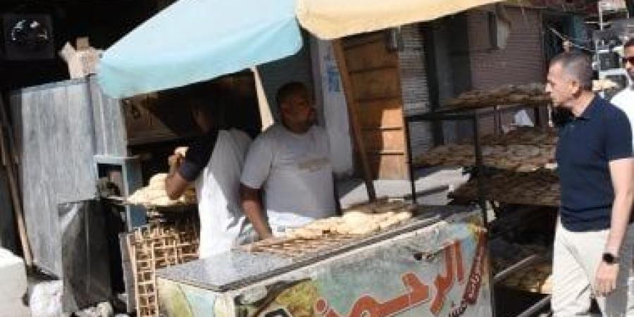 محافظ أسوان يقرر تشميع مطعم ومخبز ومحل لعدم الالتزام بحرم الطريق