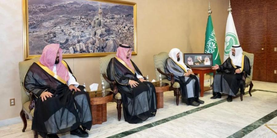 نائب أمير مكة يتسلّم التقرير السنوي لرئاسة الشؤون الدينية ويطّلع على أبرز منجزاتها ومبادراتها النوعية