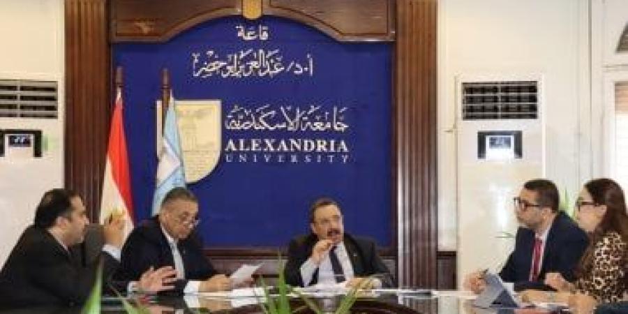 الأعلى للطلاب ذوى الهمم بجامعة الإسكندرية يناقش تطوير الخدمات التعليمية