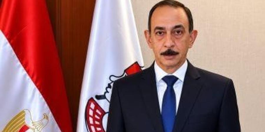 محافظ سوهاج يوجه بتوفير مشروع تجارى دائم ومساعدات عاجلة لربة منزل