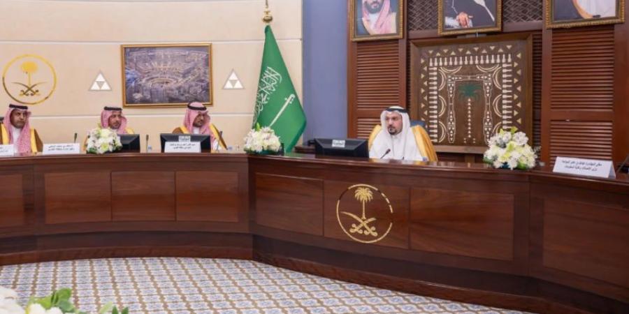 أمير القصيم يطّلع على مؤشرات البنية الرقمية وتنمية القدرات التقنية بالمنطقة