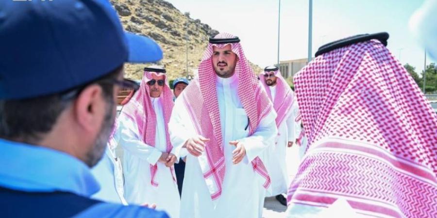 محافظ الطائف يتفقد مشروع المدخل الغربي
