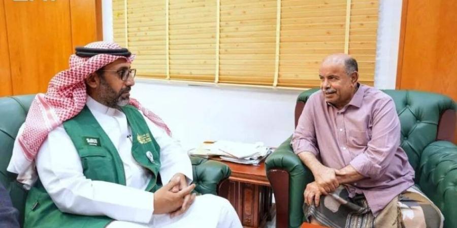 الرئاسة اليمنية تشيد بالمشروعات السعودية الإنسانية الإنسانية