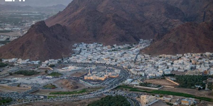 جبل أحد يحبنا ونحبه.. من أبرز معالم المدينة المنورة وأكبر جبالها