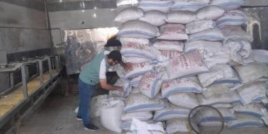 ضبط 24 طن فول صويا وفلفل أسود مغشوش بمركز الواسطى بني سويف