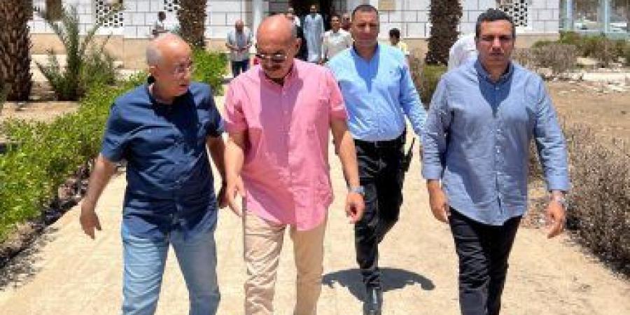 محافظ السويس يؤكد حرصه على التواصل المباشر مع المواطنين