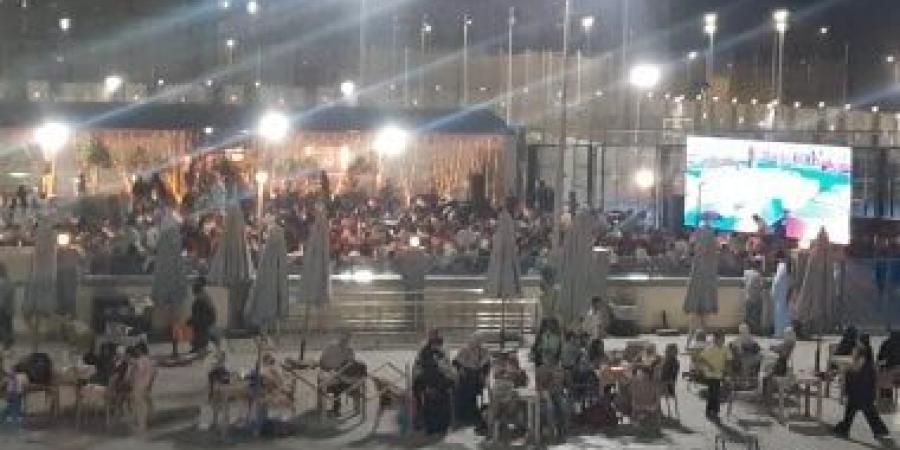 الجماهير تحتشد فى مقاهى المنيا لمتابعة مباراة مصر وإيران بكأس العالم.. فيديو