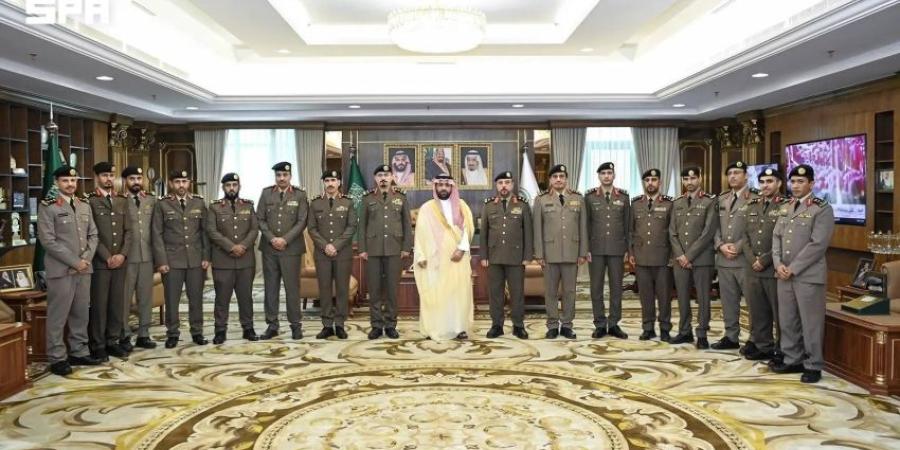 أمير جازان يقلّد عددًا من القيادات الأمنية رتبهم الجديدة