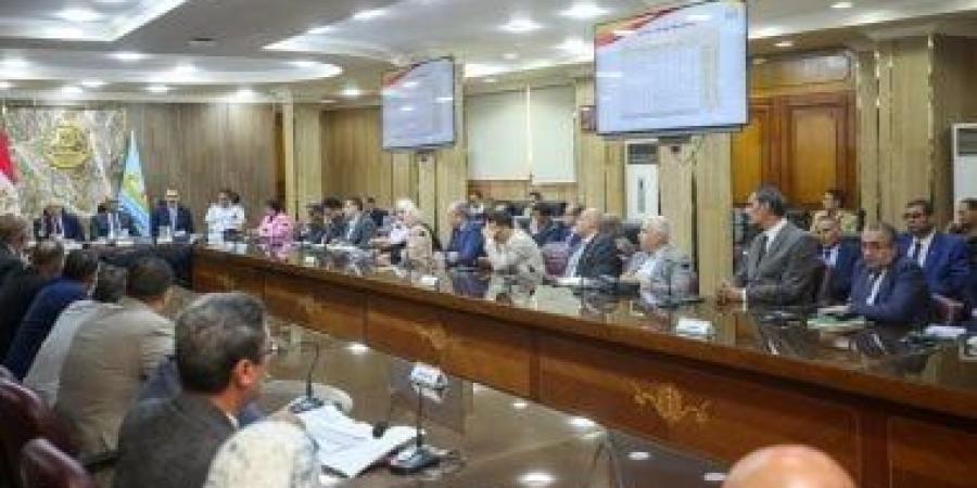 محافظ كفر الشيخ يطلق اسم شهيد على مدرسة ويناقش عددا من القرارات